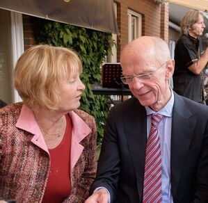 Christian Weber und Catharina im politischen Austausch