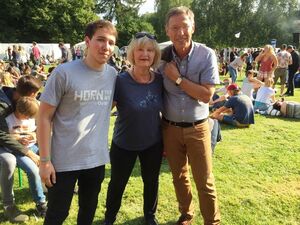 v.l.: Lennart Siebels, Catharina Hanke, Carsten Sieling