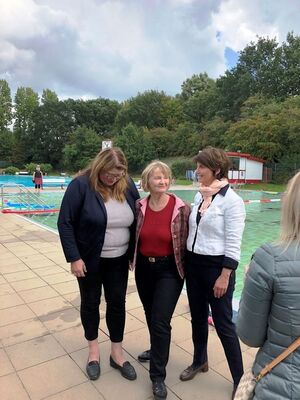 Senatorin Anja Stahmann, Catharina Hanke und Frau Baden (Bremer Bäder)